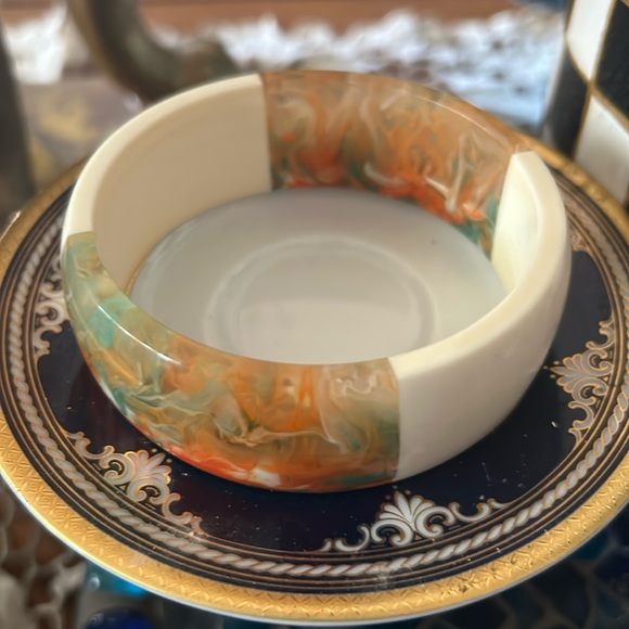 Jewelry - Lucite & Resin Wide Bangle Bracelet